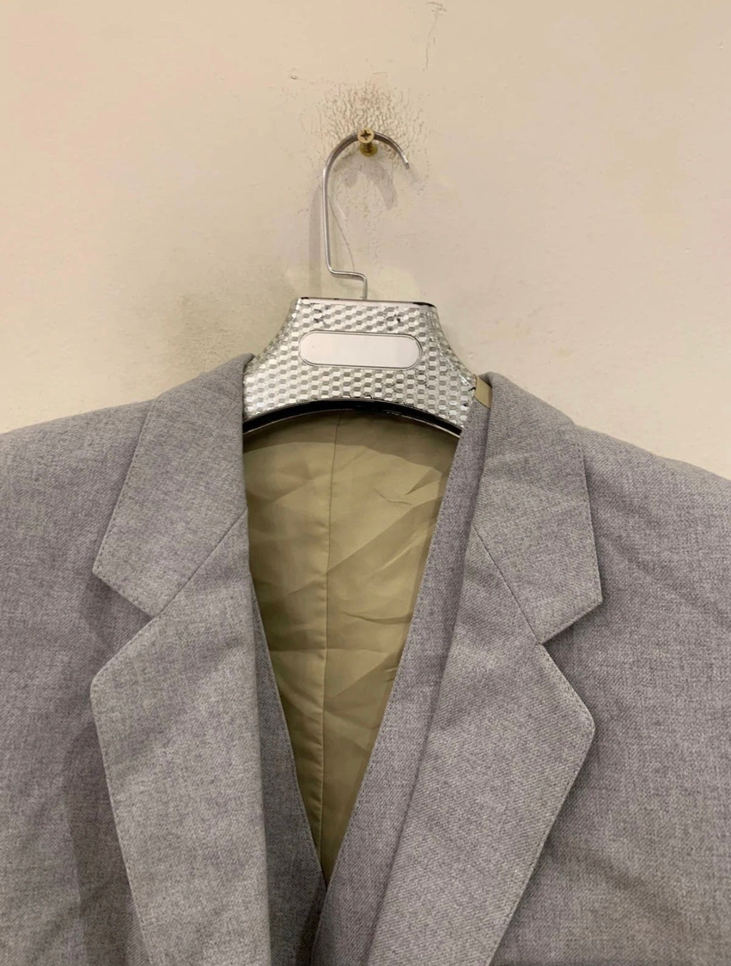 Vintage classic wool blend 3 piece gray 2 button unique French suit 40R