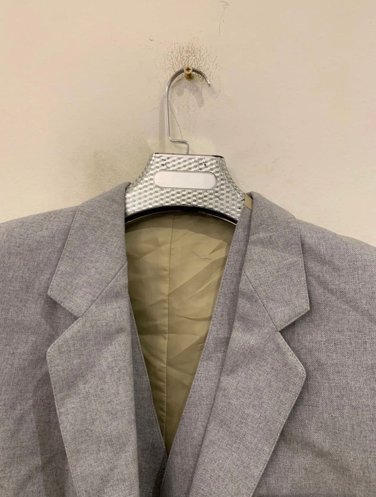 Vintage classic wool blend 3 piece gray 2 button unique French suit 40R