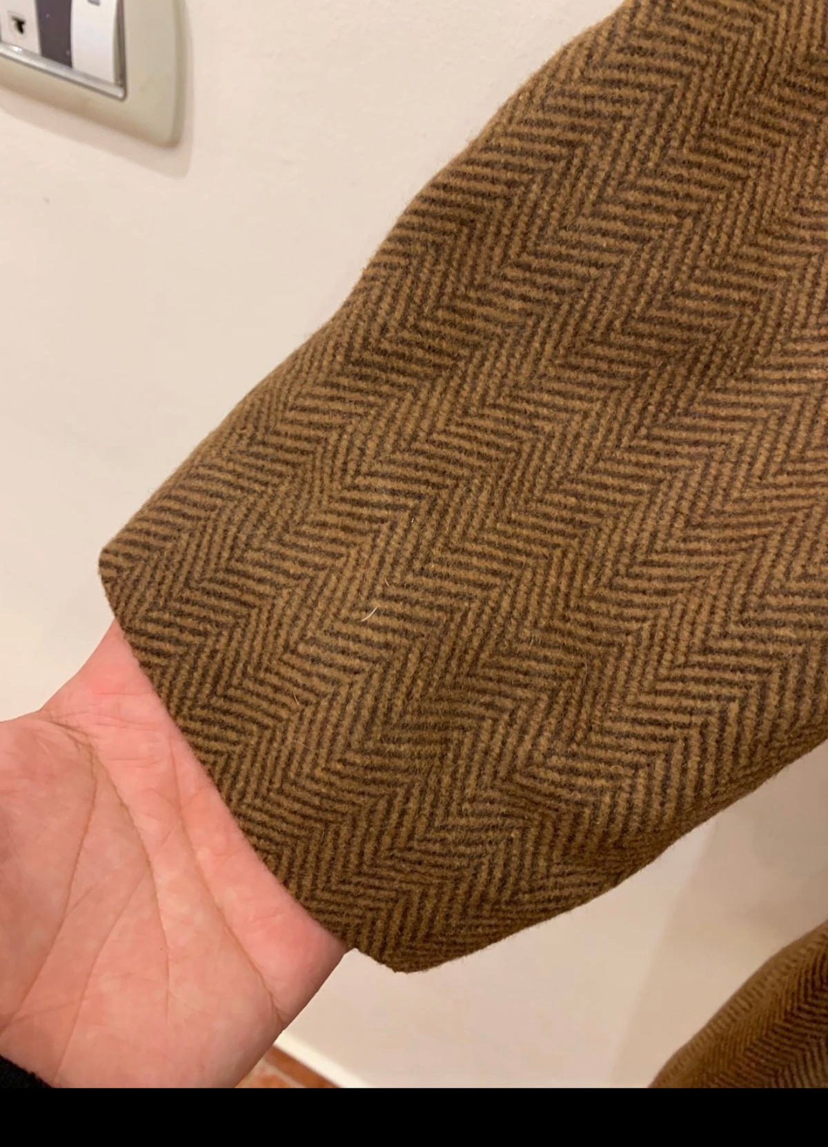 Classic style wool blend tweed herringbone brown over coat 46R 46L