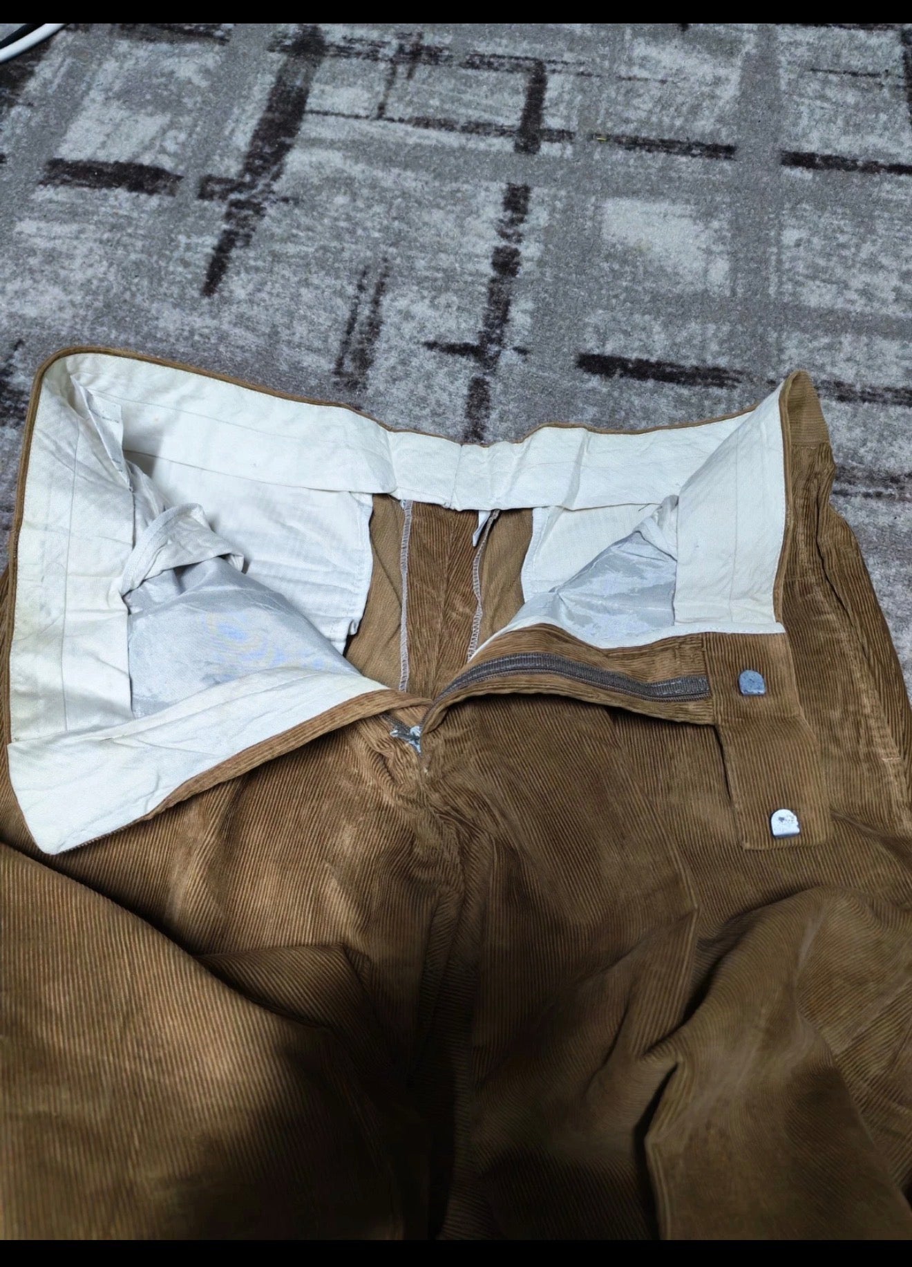 Classic Hugo Boss 100% cotton Corduroy brown 3 button suit 42L