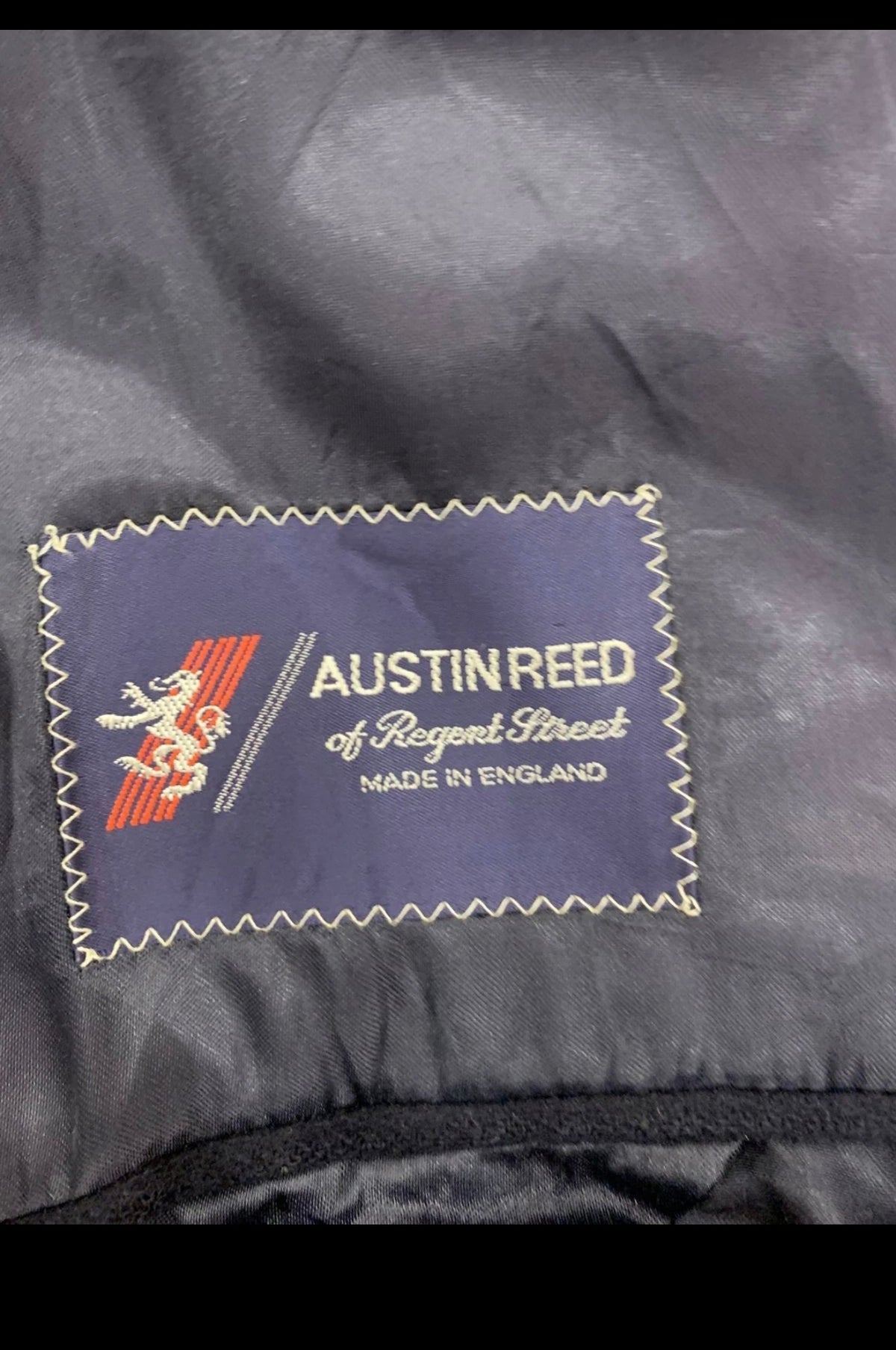 Vintage Austin Reed pure wool navy Classic velvet collar over coat 42R 42L