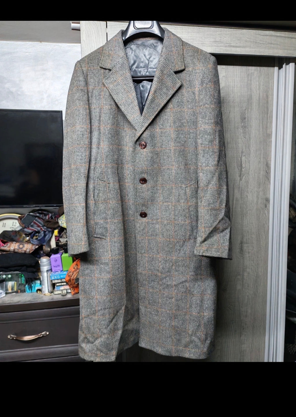 1970s Vintage wool blend classic Windowpane gray suit over coat 42R