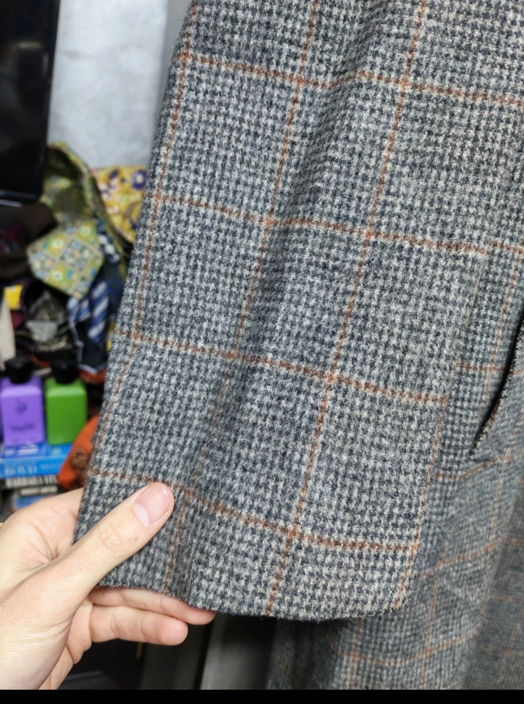 1970s Vintage wool blend classic Windowpane gray suit over coat 42R
