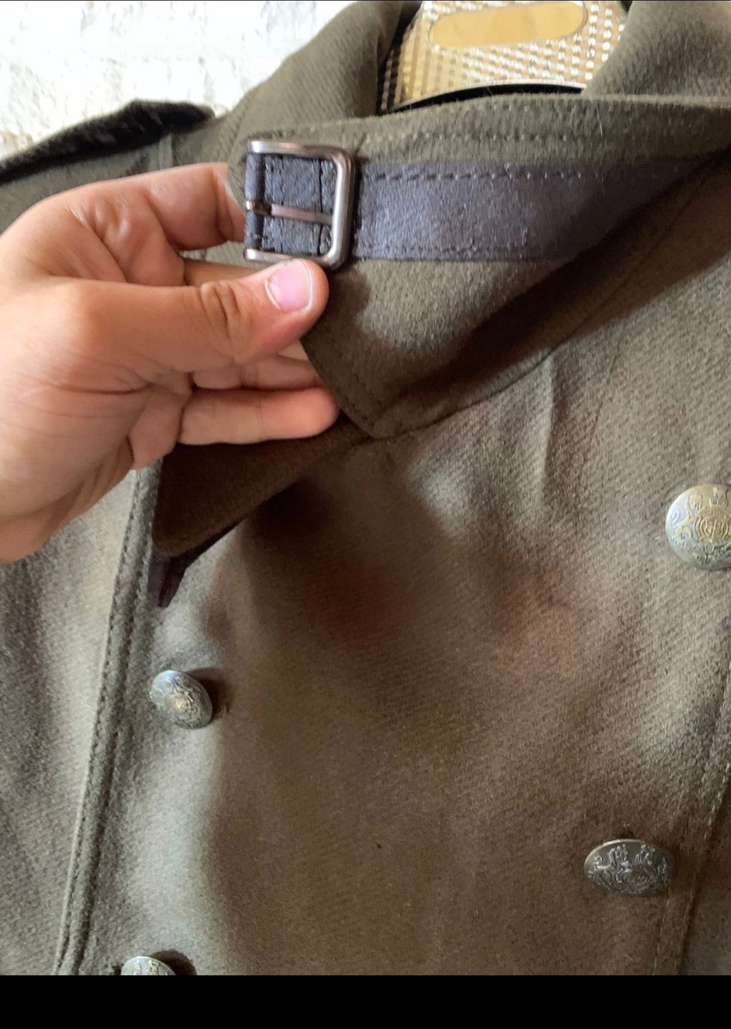 Classic military style wool blend double breasted green belted over coat 42R 42L