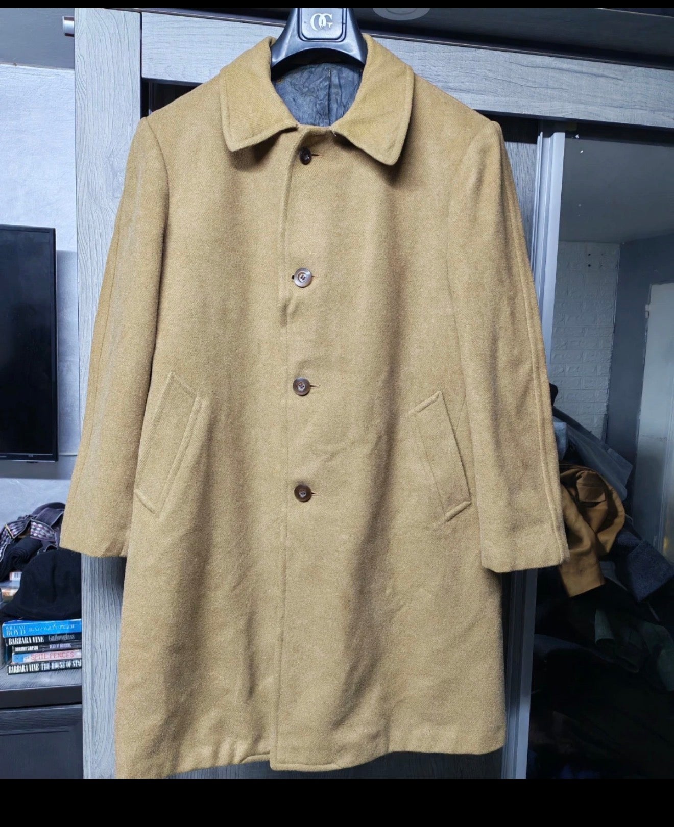 1970s Vintage pure wool herringbone classic camel beige over coat 42R