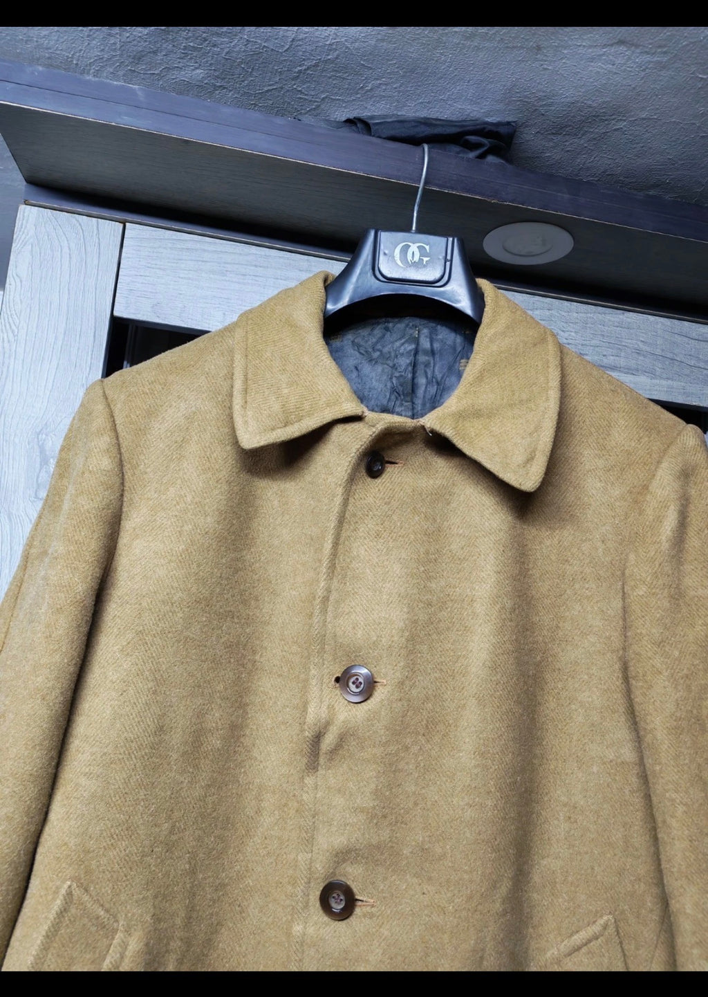 1970s Vintage pure wool herringbone classic camel beige over coat 42R